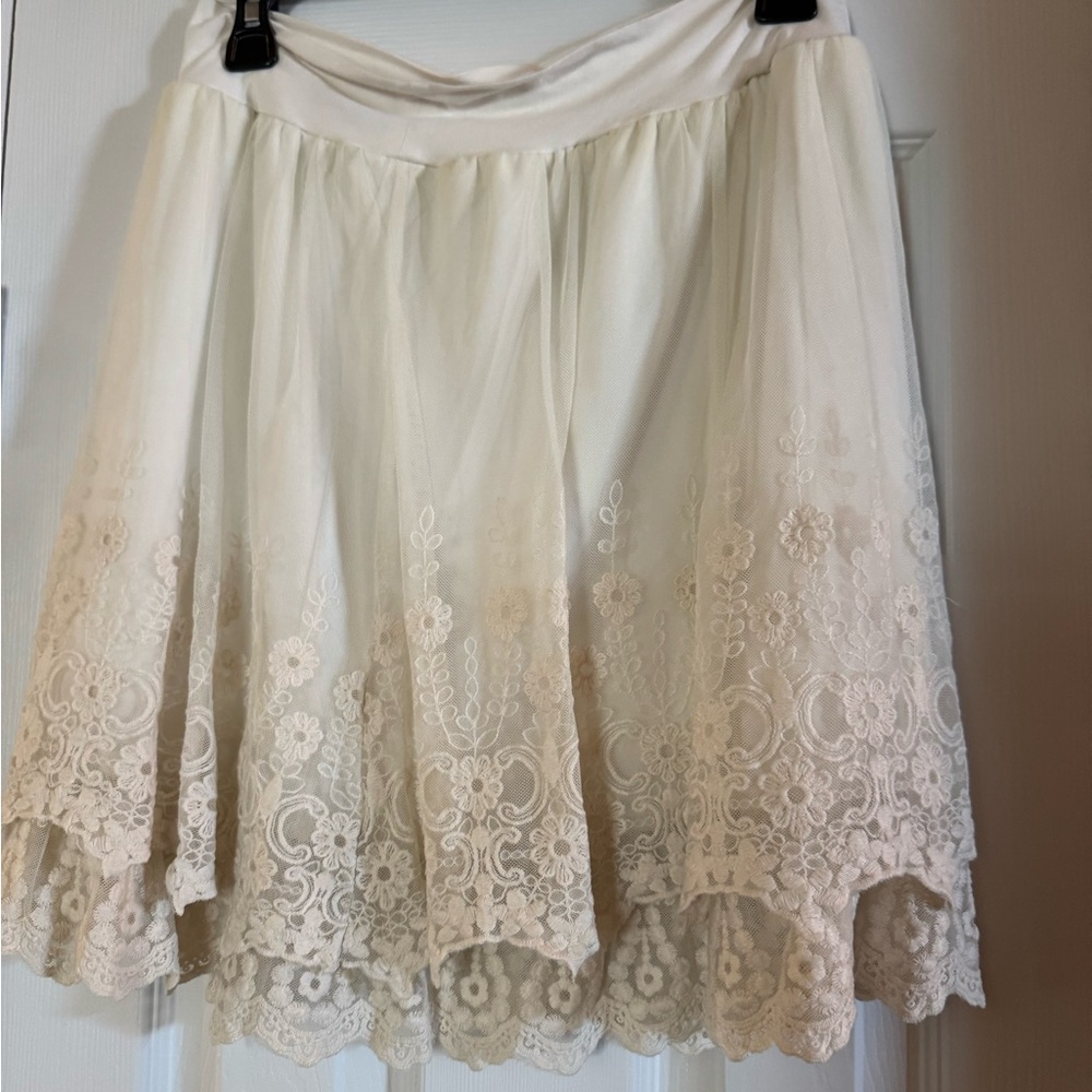 Chelsea & Violet Cream Floral Lace Mini Skirt